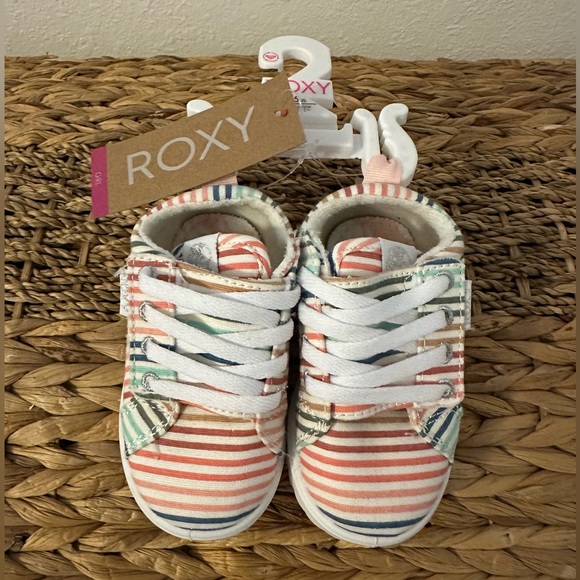 NWT Roxy Toddler size 5 TW Sheilahh slip on shoe - Picture 2 of 6